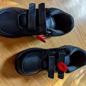 New Balance women's 813 Hook and Loop Walking Shoe (Velcro Black)